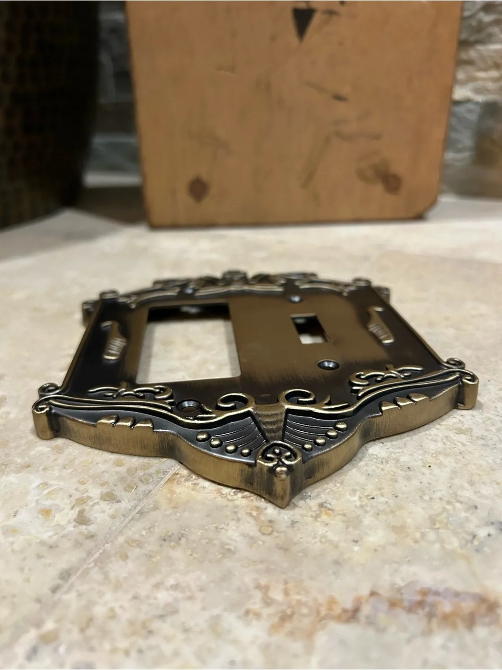 NOSTALGIC WAREHOUSE Victorian Toggle & Rocker Switch Plate Antique Brass